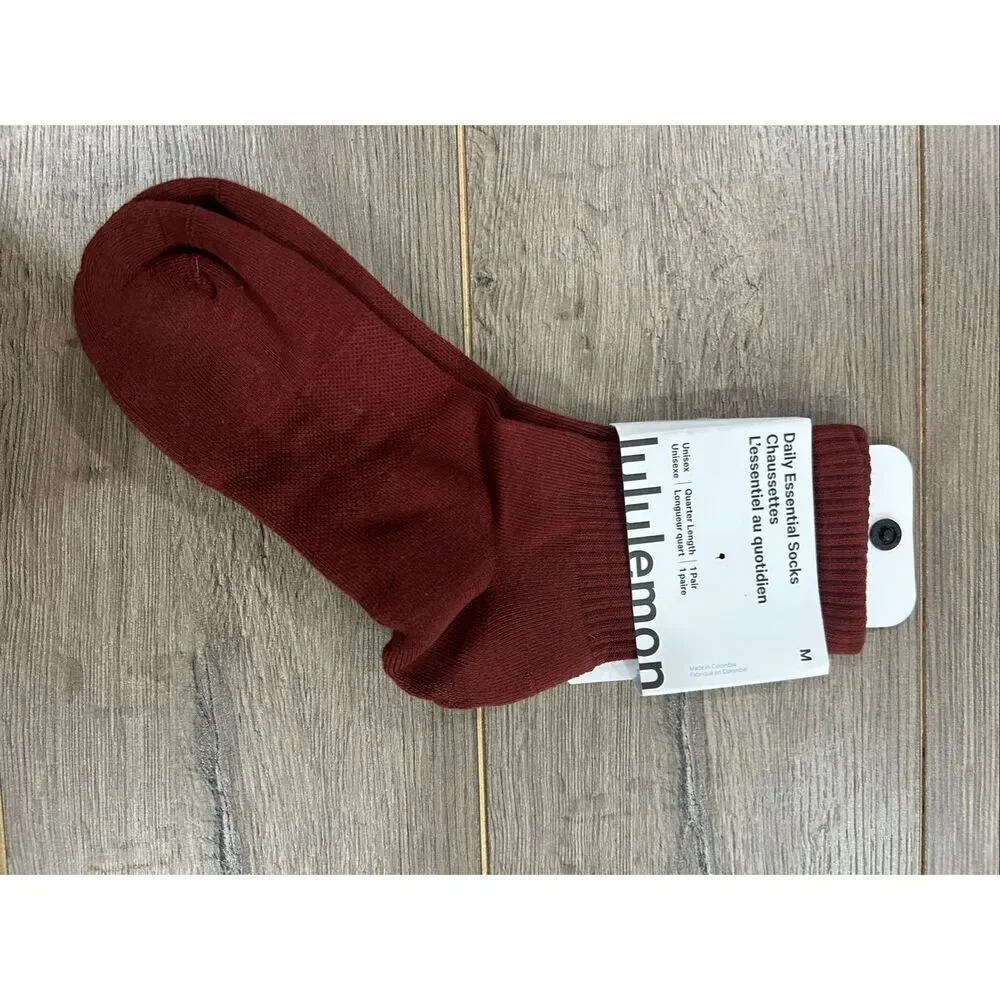 Lululemon daily essential Socks M